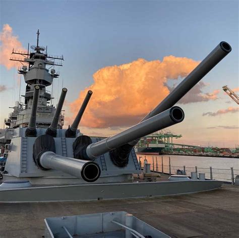 USS Iowa Guns