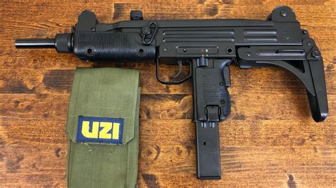 Uzi Model B Submachine Gun