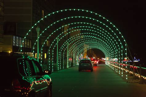 A relaxing holiday lights cruise in Va Beach