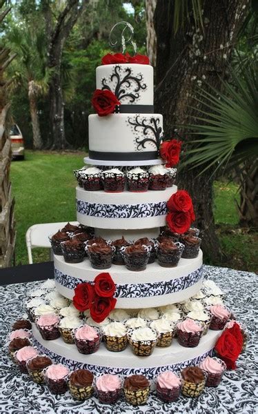 Wedding Cake and Dessert Decor