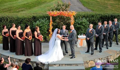 Outdoor Wedding Party Lineup