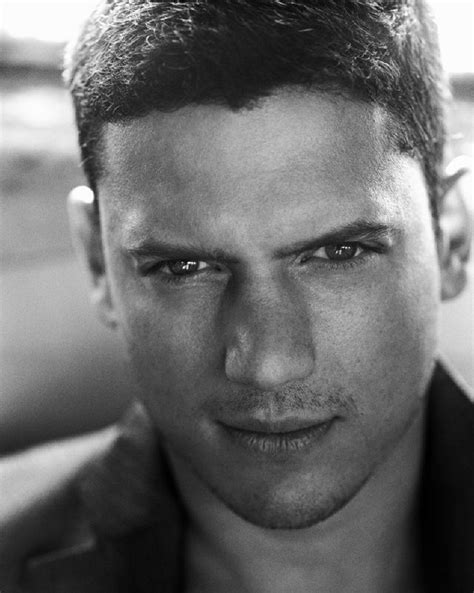 Wentworth Miller en una sesión de fotos para una revista