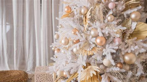 White Christmas Tree Decorating Tips