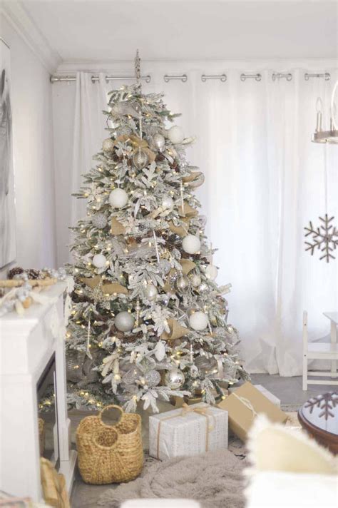 White Christmas Tree Themes