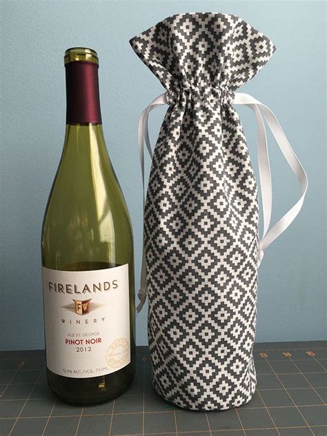 Wine bottle bag lining