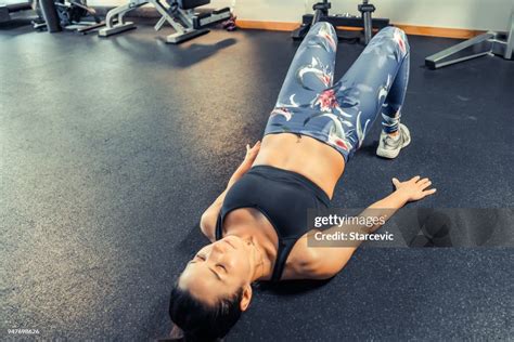 Woman doing core strength training exercises