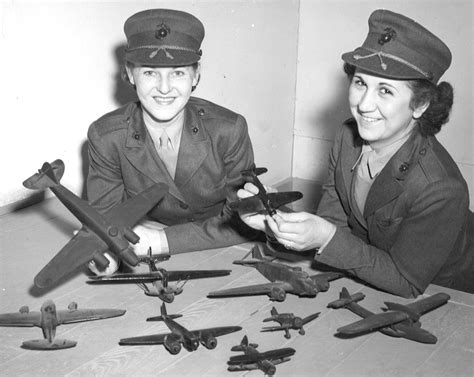 Women Marines Aviation