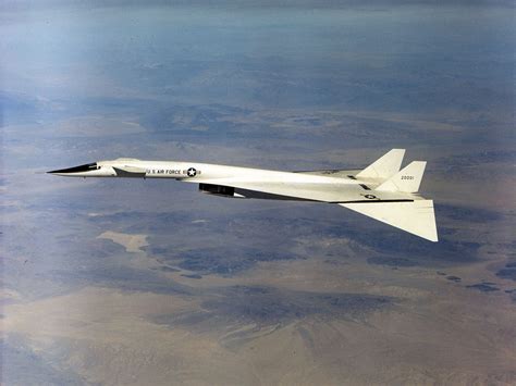 XB-70 Valkyrie comparison to other aircraft